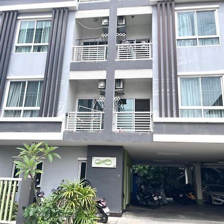 Apartamento 8 Resident Bangkok Exterior foto