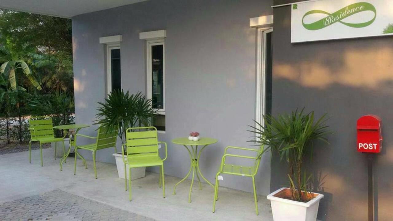Apartamento 8 Resident Bangkok Exterior foto